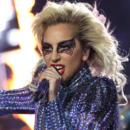 Lady Gaga fait le show pendant la mi-temps du Super Bowl