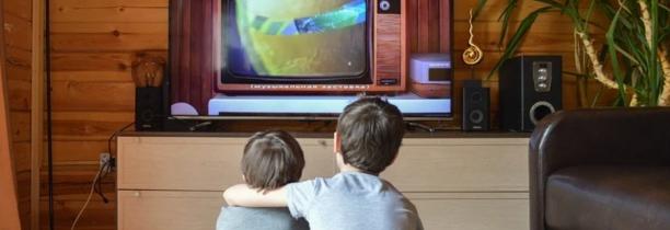 Confinement: en moyenne les Français ont passé 4h40 par jour devant la télé en avril