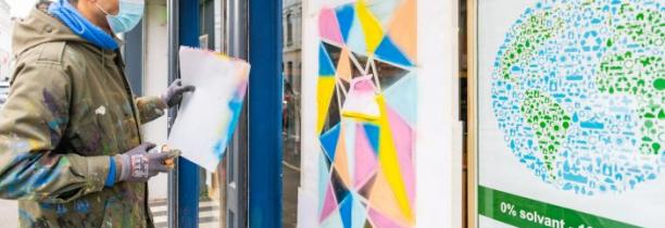 Des dessins sur les vitrines pour soutenir les commerçants de Roubaix